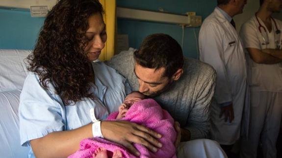 Lola, el primer bebé del 2017 en la provincia